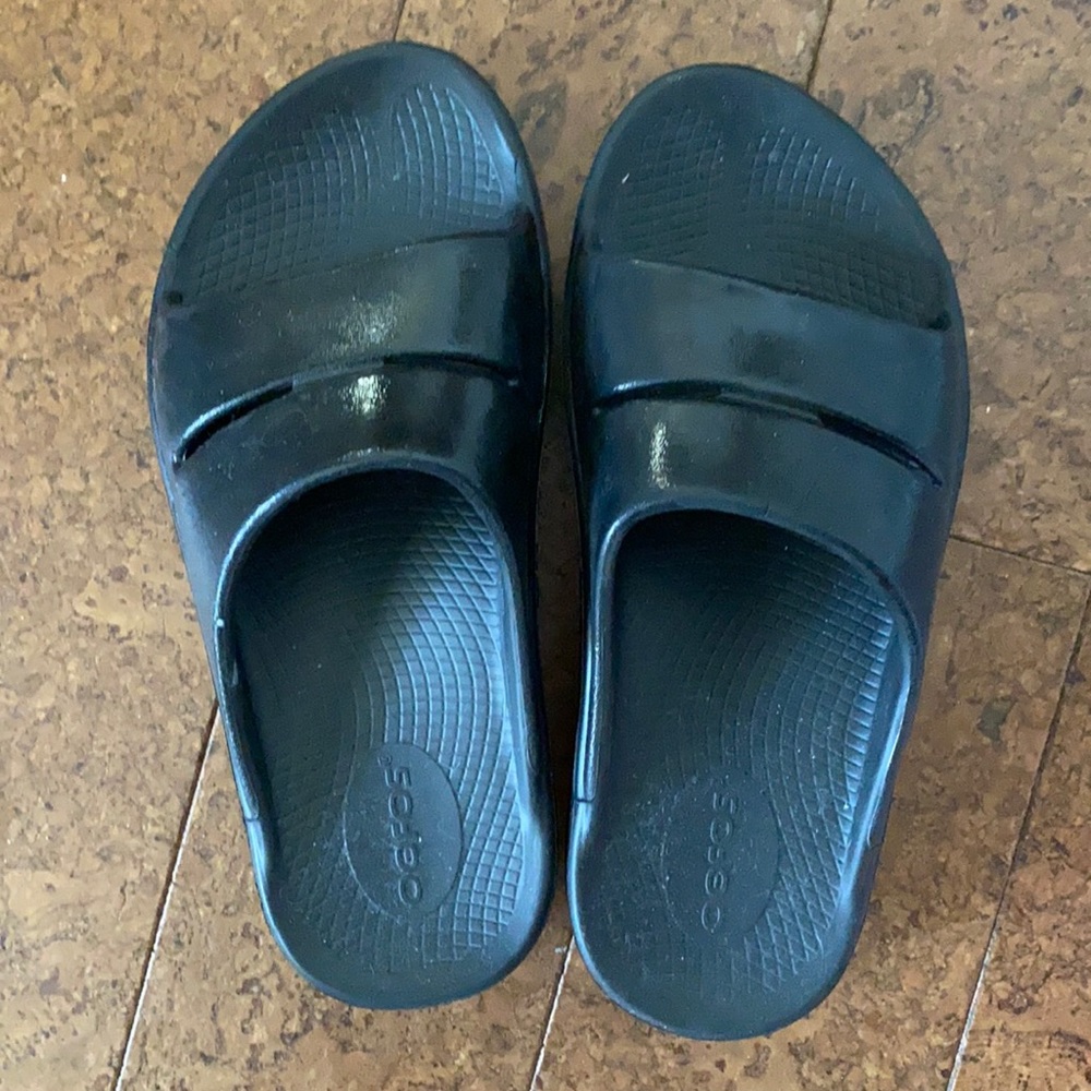 OOFOS sandals   Black, size 6
